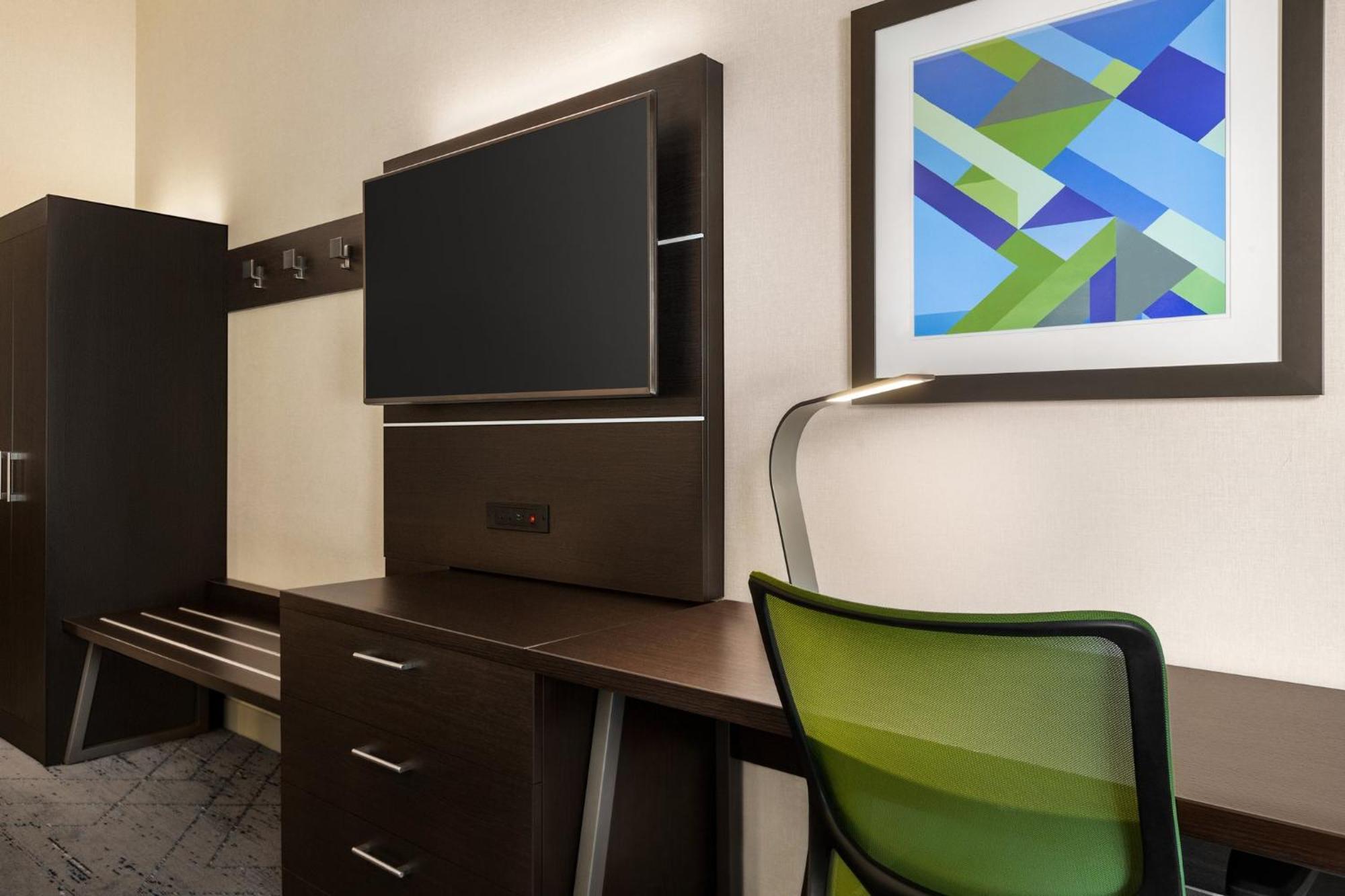 Holiday Inn Express & Suites - Redding By Ihg Экстерьер фото