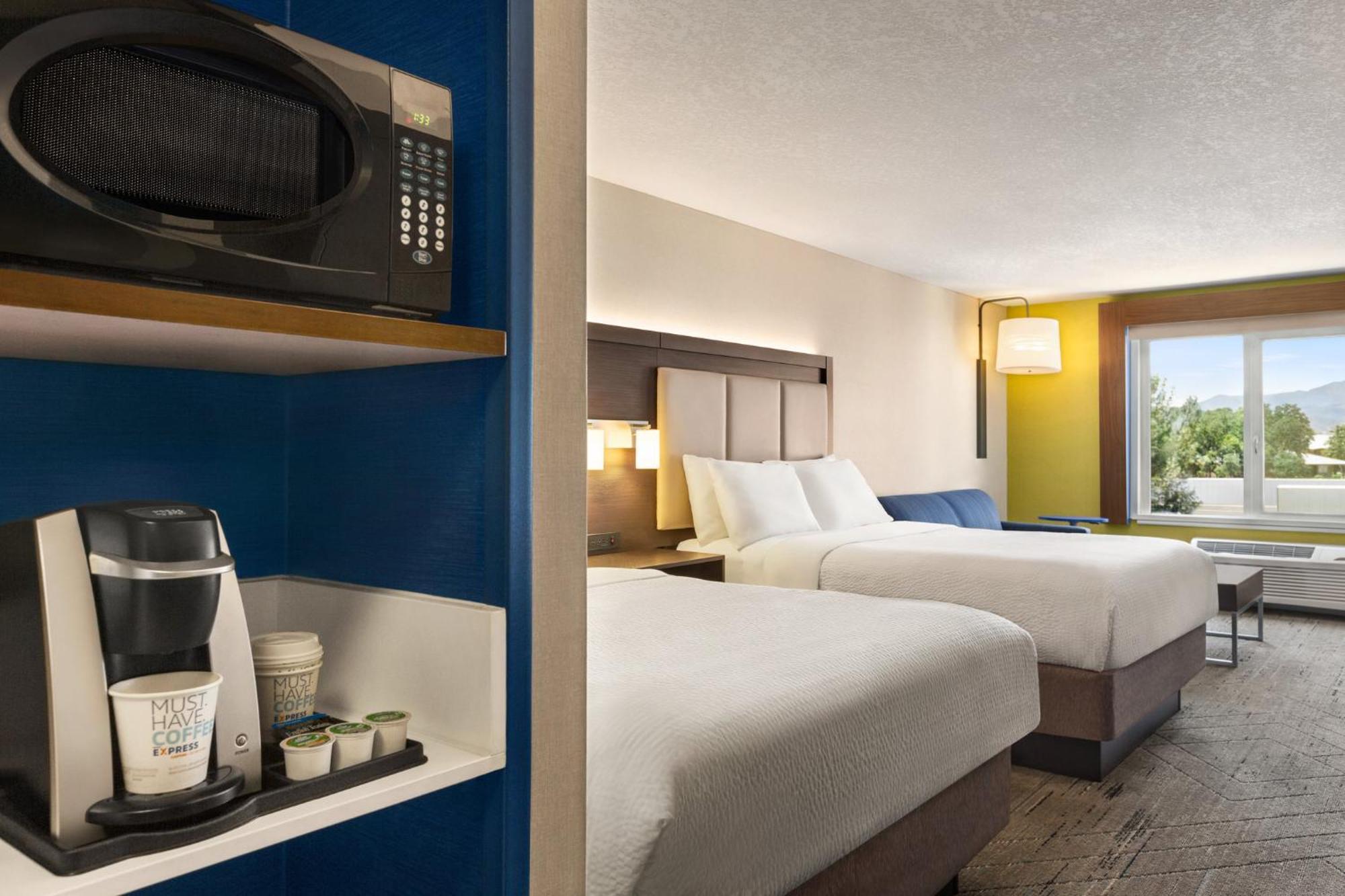 Holiday Inn Express & Suites - Redding By Ihg Экстерьер фото