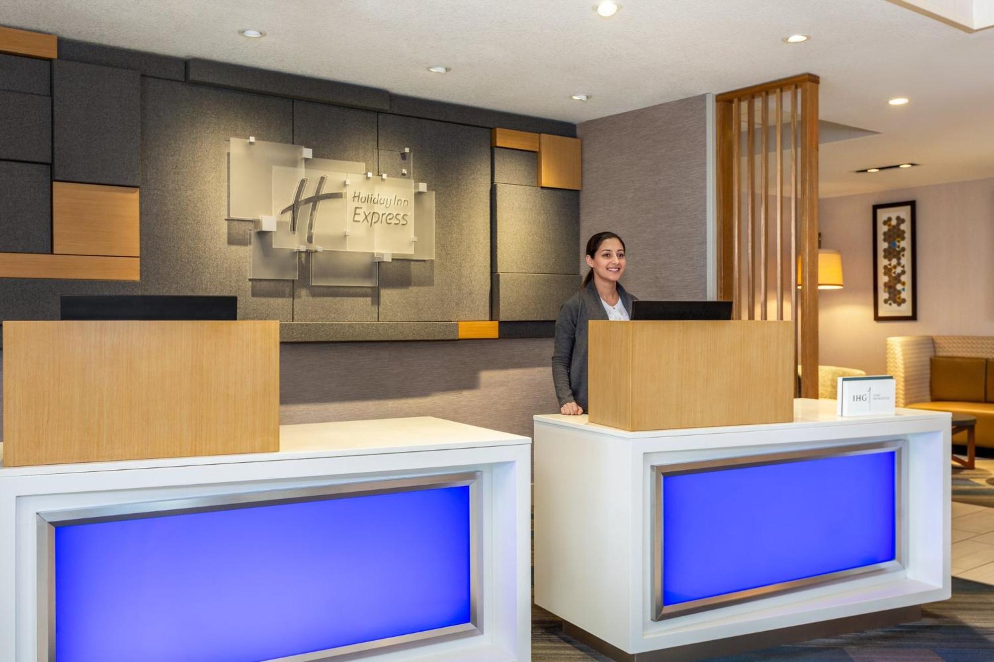 Holiday Inn Express & Suites - Redding By Ihg Экстерьер фото